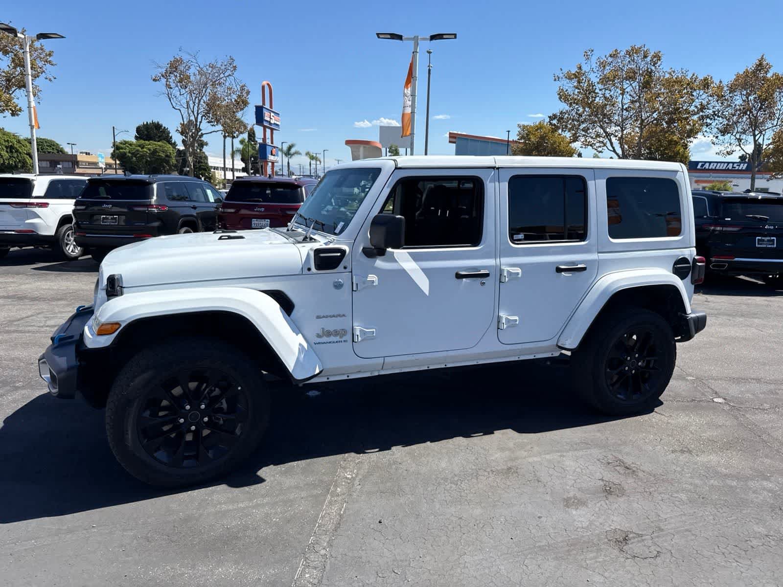 Used 2024 Jeep Wrangler Unlimited Sahara AWD/4WD image 28