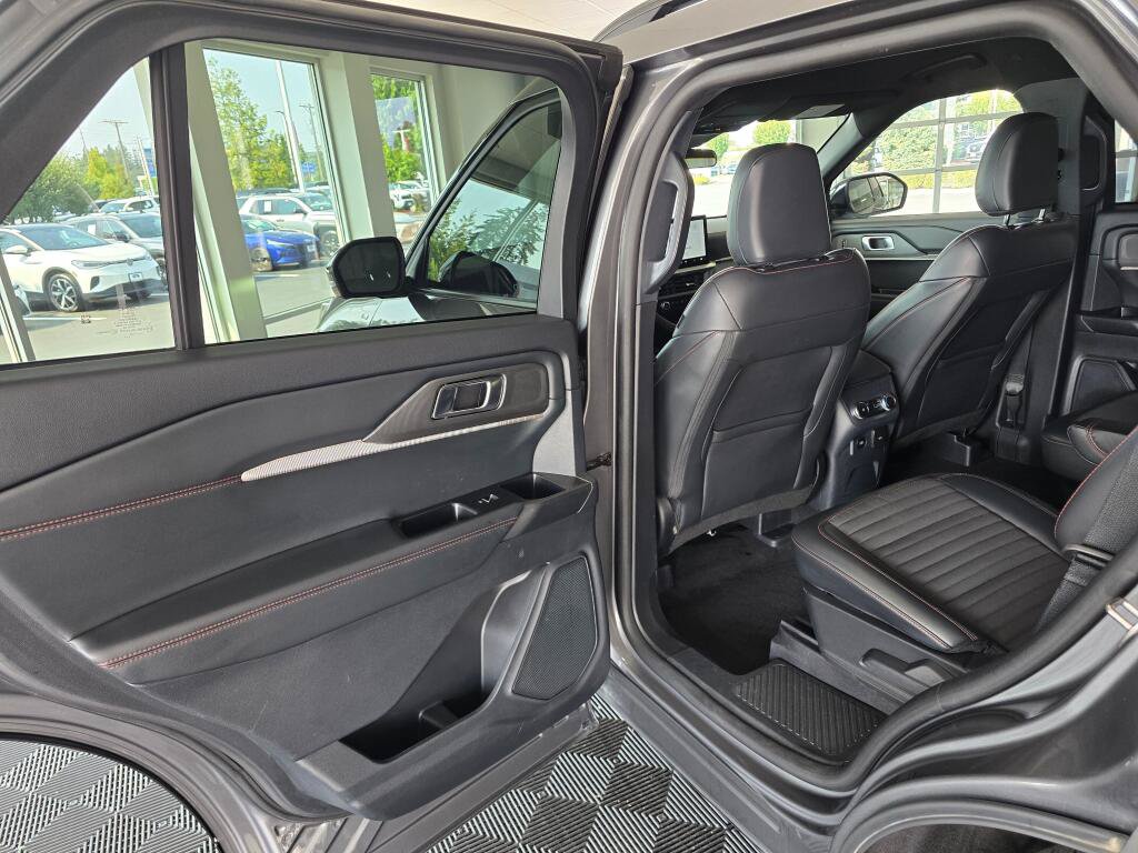 Used 2025 Ford Explorer ST-Line AWD/4WD image 33