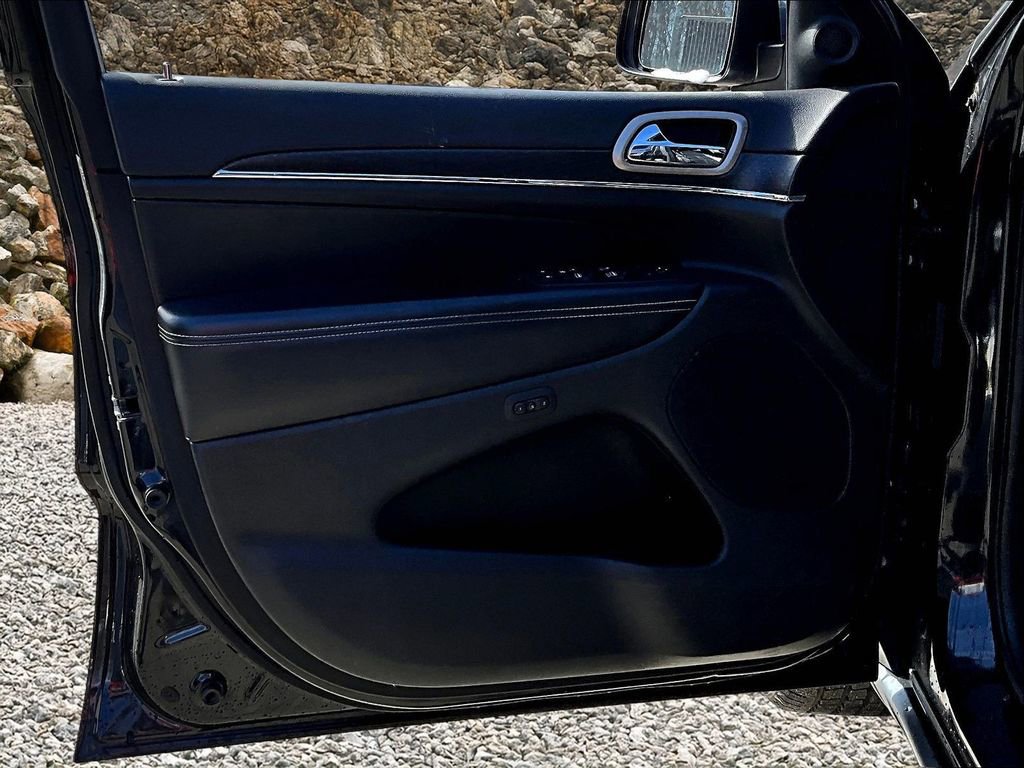 Used 2015 Jeep Grand Cherokee Limited image 20