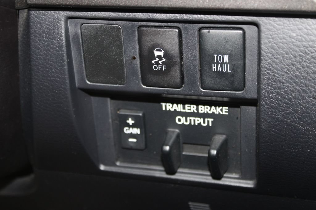 Used 2018 Toyota Tundra SR5 w/ TRD Off Road Package AWD/4WD image 51