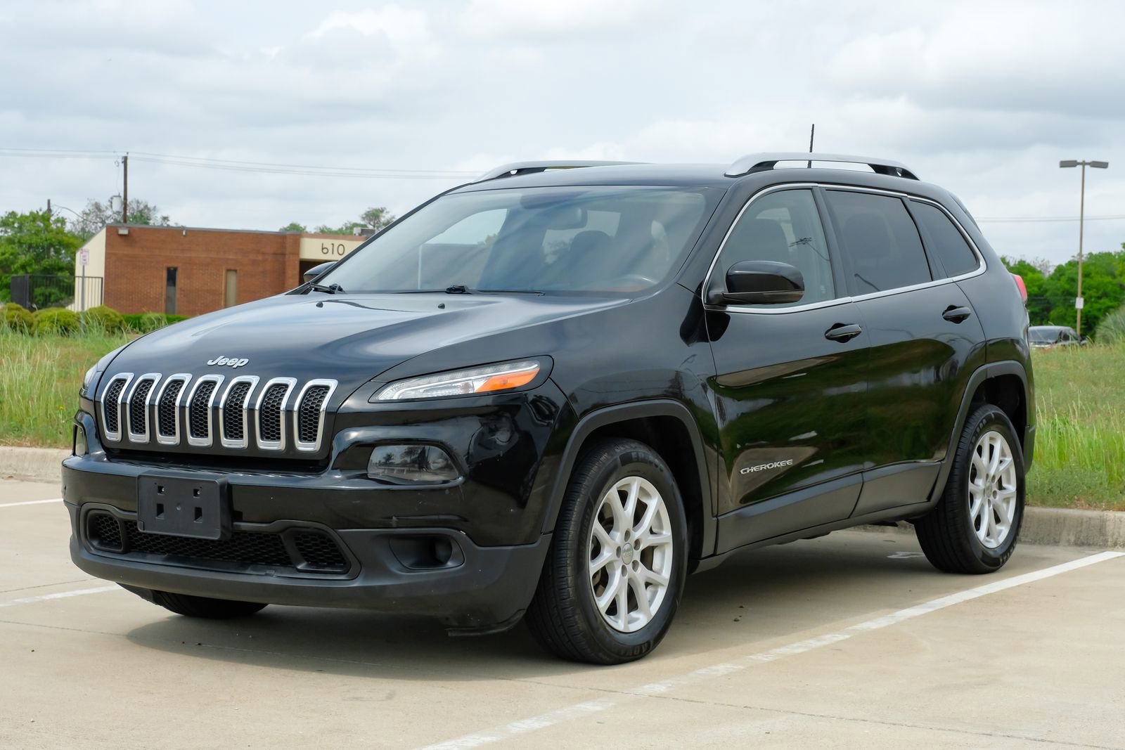 Used 2017 Jeep Cherokee Latitude w/ Safety/Convenience Group image 6