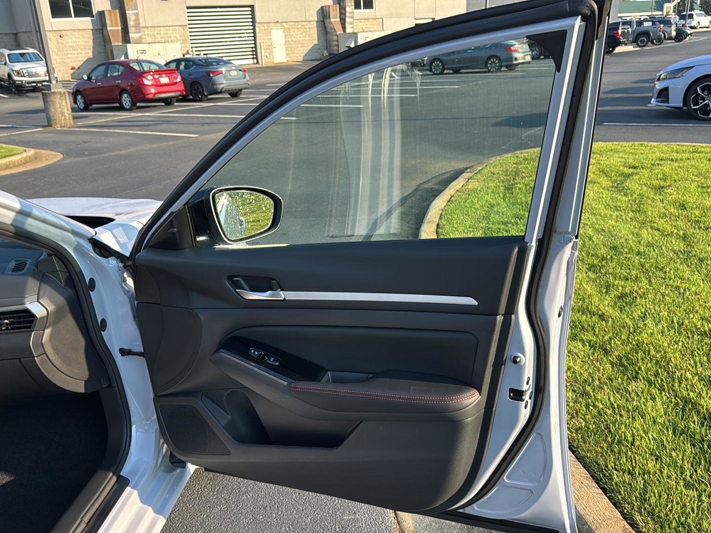 New 2025 Nissan Altima 2.5 SR image 12