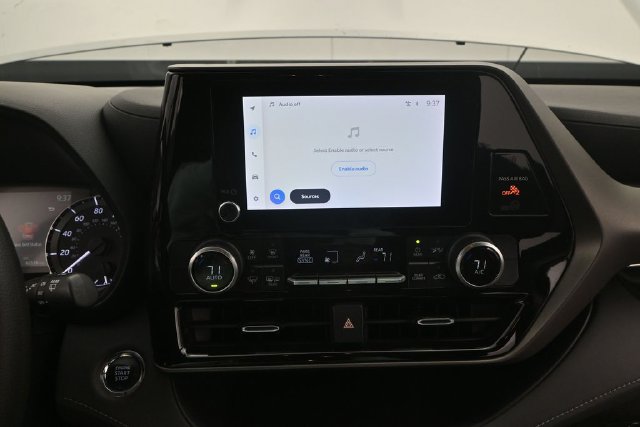 Used 2023 Toyota Highlander L FWD image 7