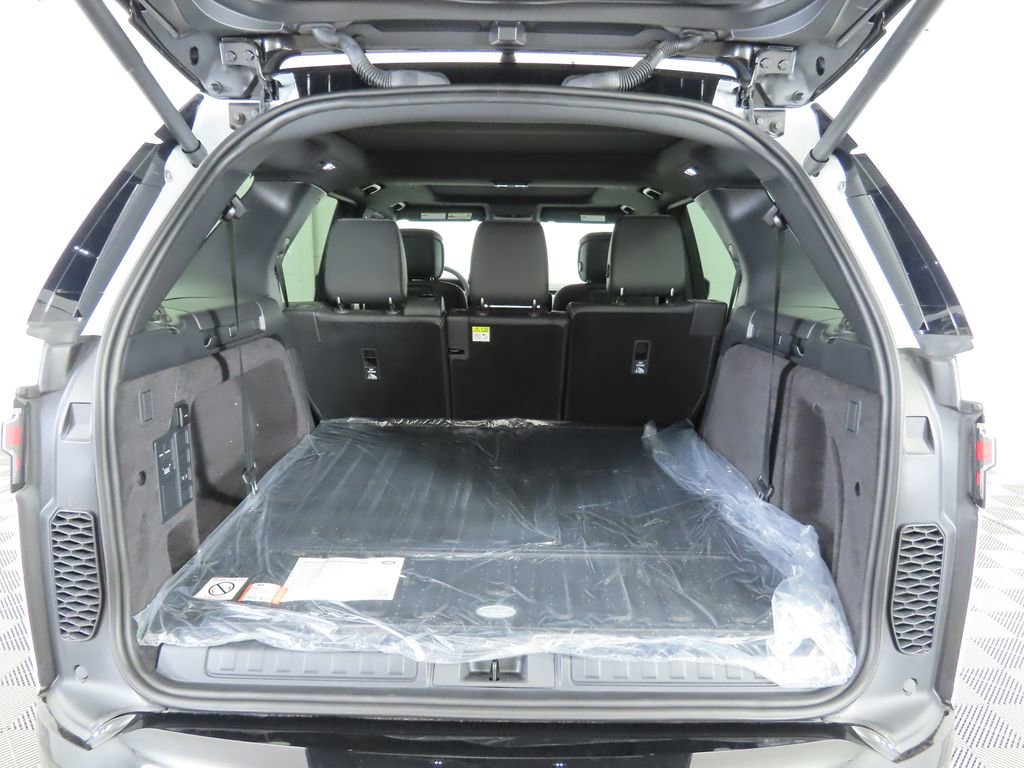 Used 2024 Land Rover Discovery Dynamic SE image 28