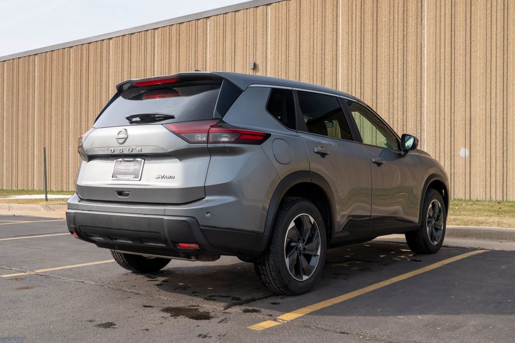 Used 2024 Nissan Rogue SV AWD/4WD image 9