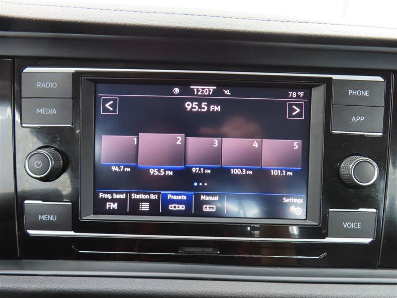 Used 2024 Volkswagen Jetta SE FWD image 21