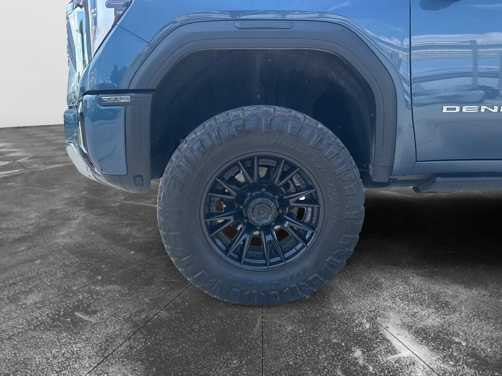 Used 2025 GMC Sierra 2500 Denali w/ Denali Reserve Package AWD/4WD image 9