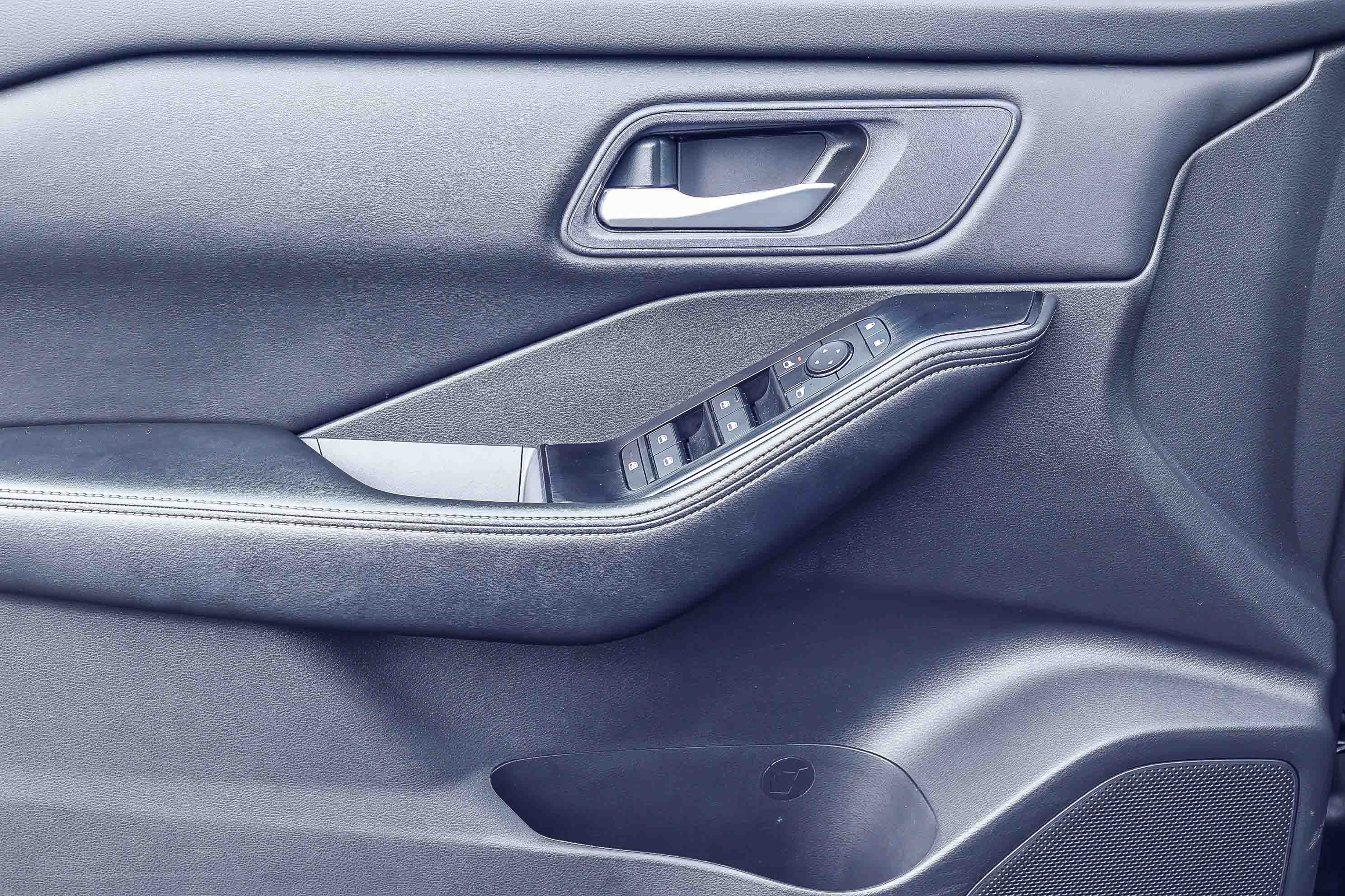 Used 2024 Nissan Rogue SV FWD image 9