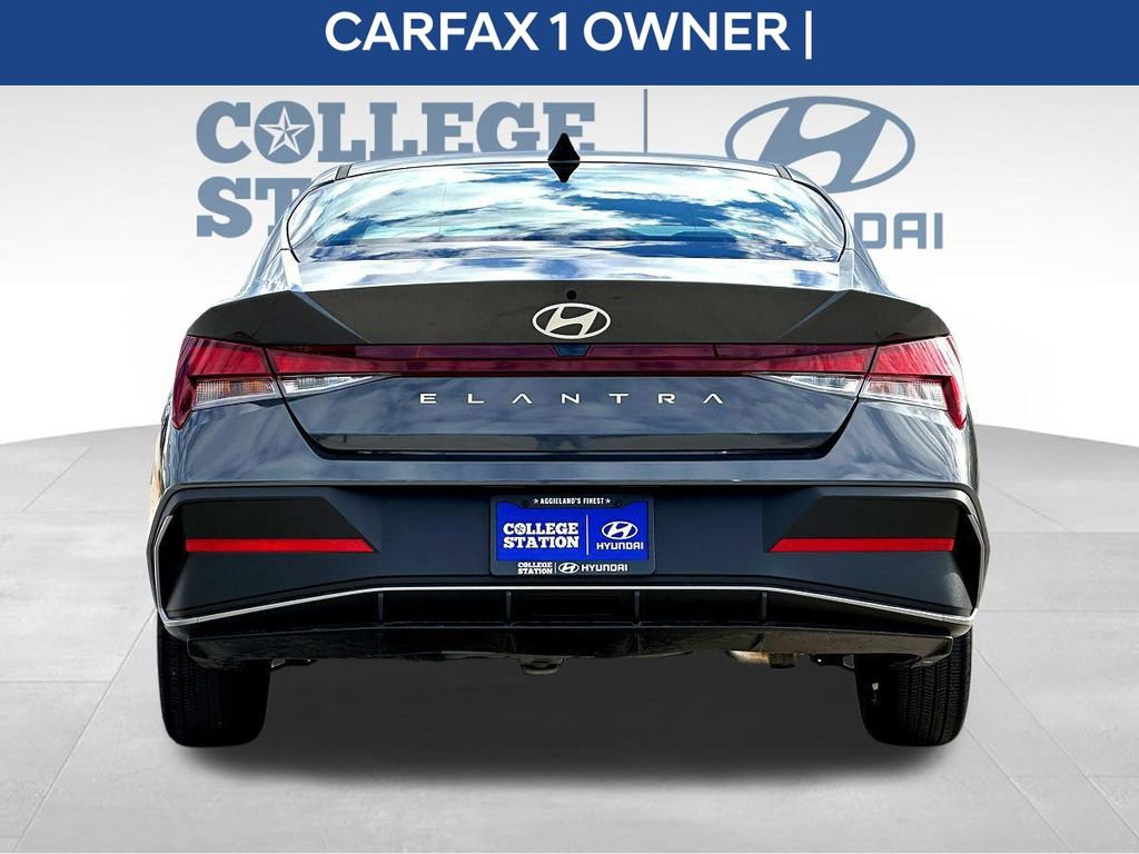Used 2024 Hyundai Elantra SE image 7