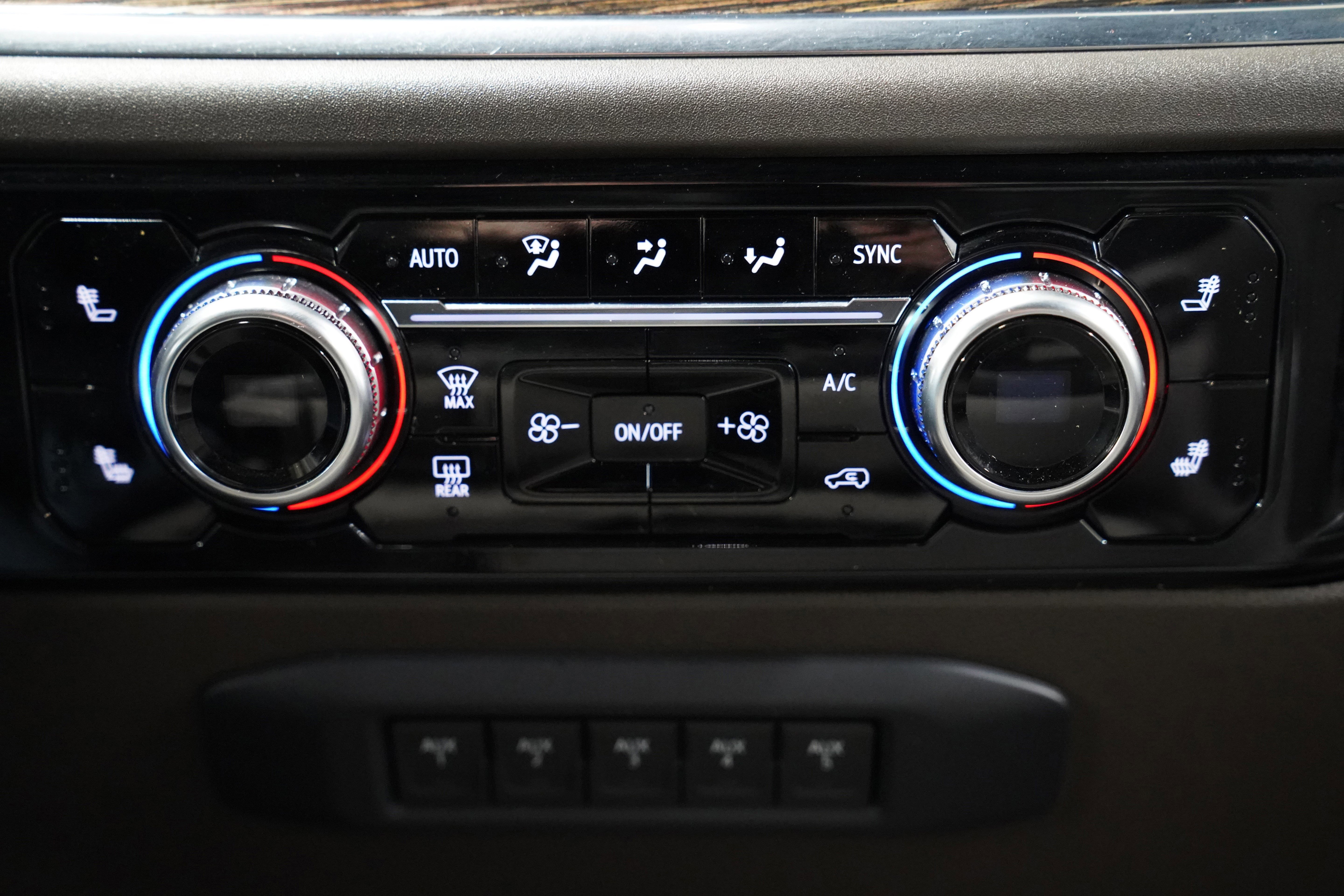 Used 2024 GMC Sierra 3500 SLE image 27