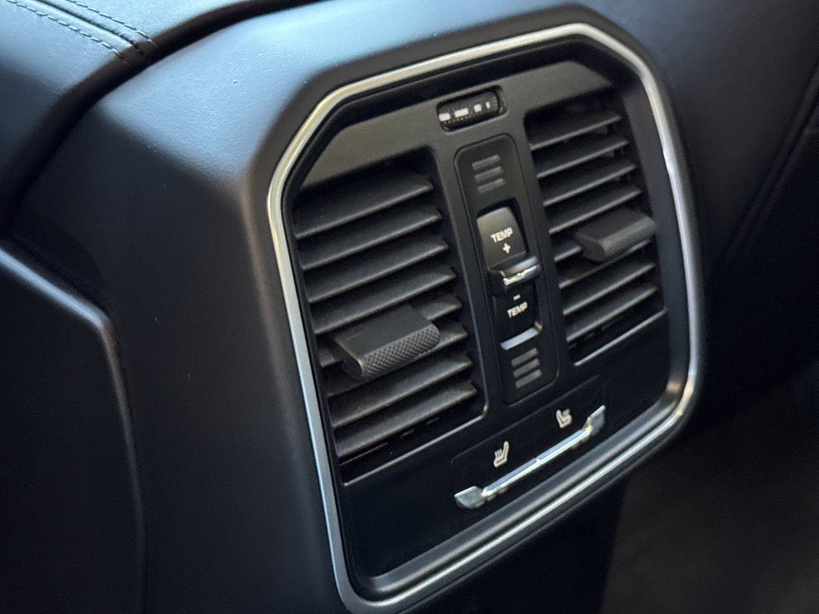 Certified 2025 Porsche Macan GTS AWD/4WD image 15