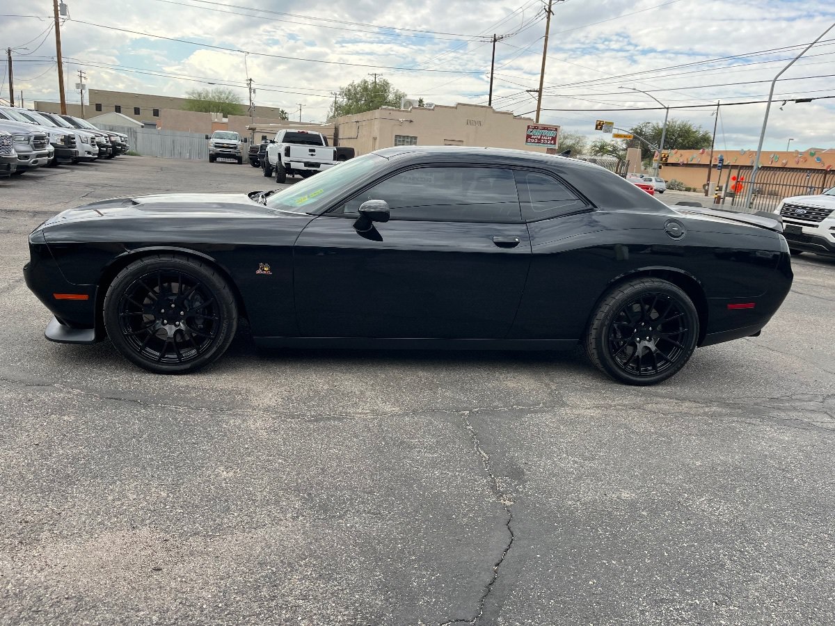 Used 2015 Dodge Challenger R/T Scat Pack w/ Leather Interior Group RWD image 9