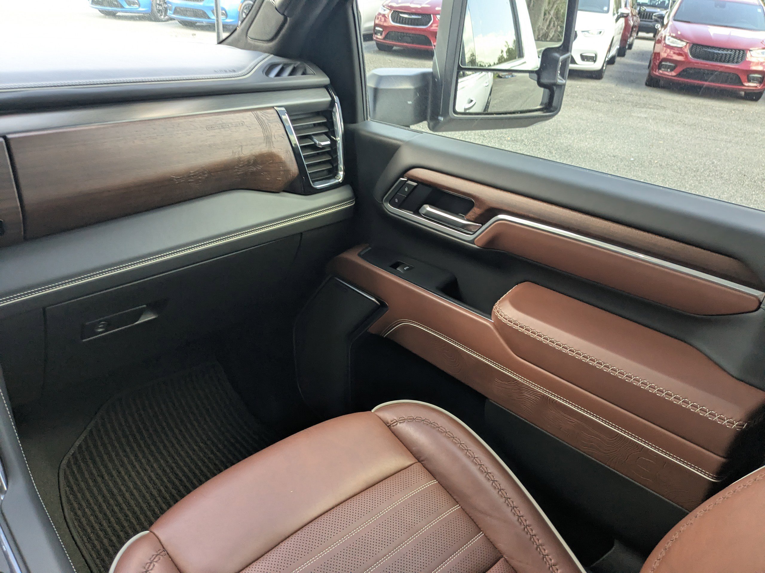 Used 2025 GMC Sierra 2500 Denali Ultimate image 17