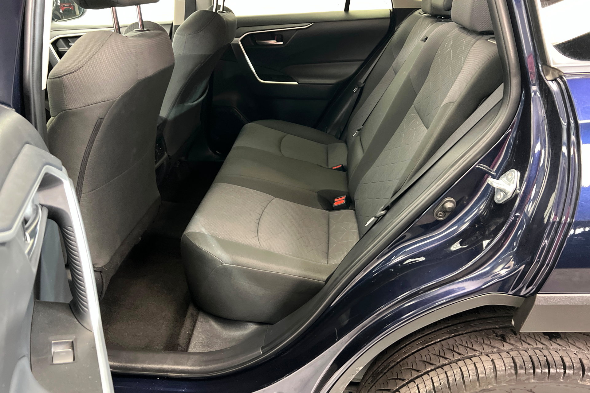 Used 2025 Toyota RAV4 XLE FWD image 22