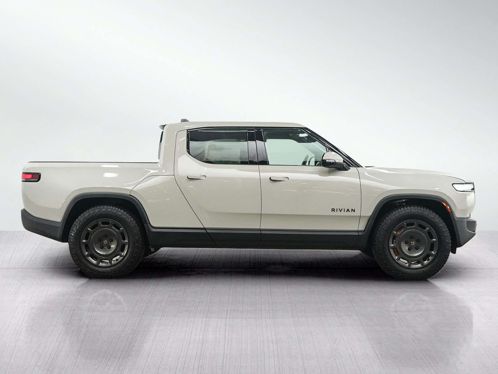 Used 2025 Rivian R1T Adventure Tri AWD/4WD image 6