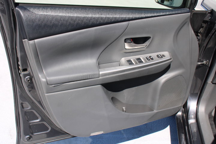 Used 2012 Toyota Prius V Five image 11