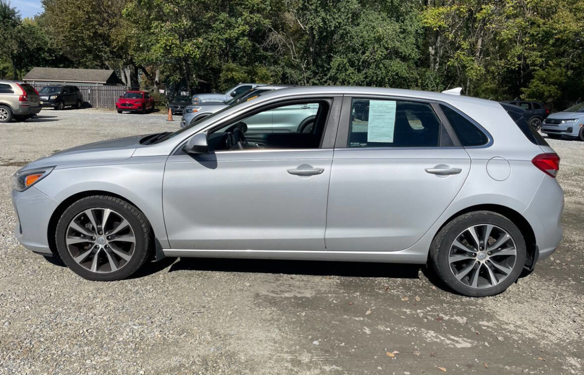 Used 2018 Hyundai Elantra GT image 2