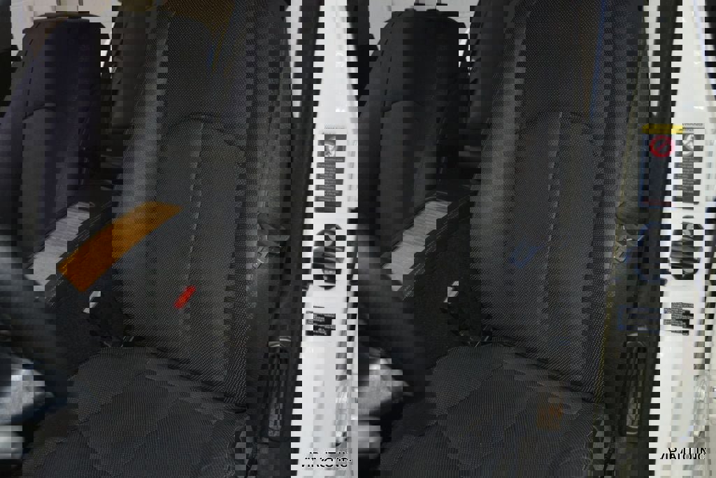 Used 2009 Mercedes-Benz E 550 Sedan image 14