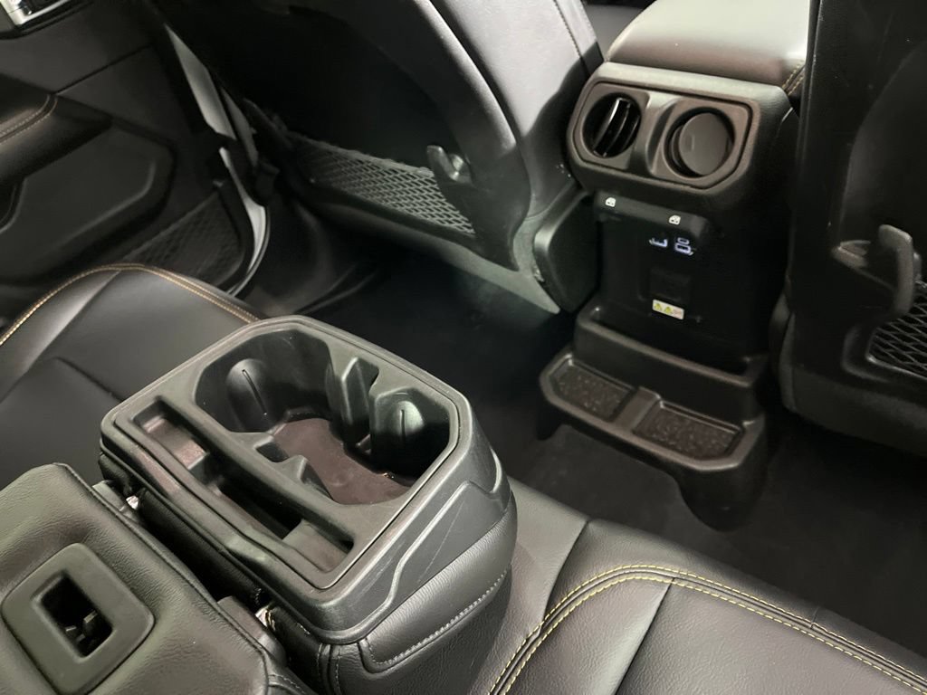 Used 2024 Jeep Wrangler Unlimited Sahara AWD/4WD image 9