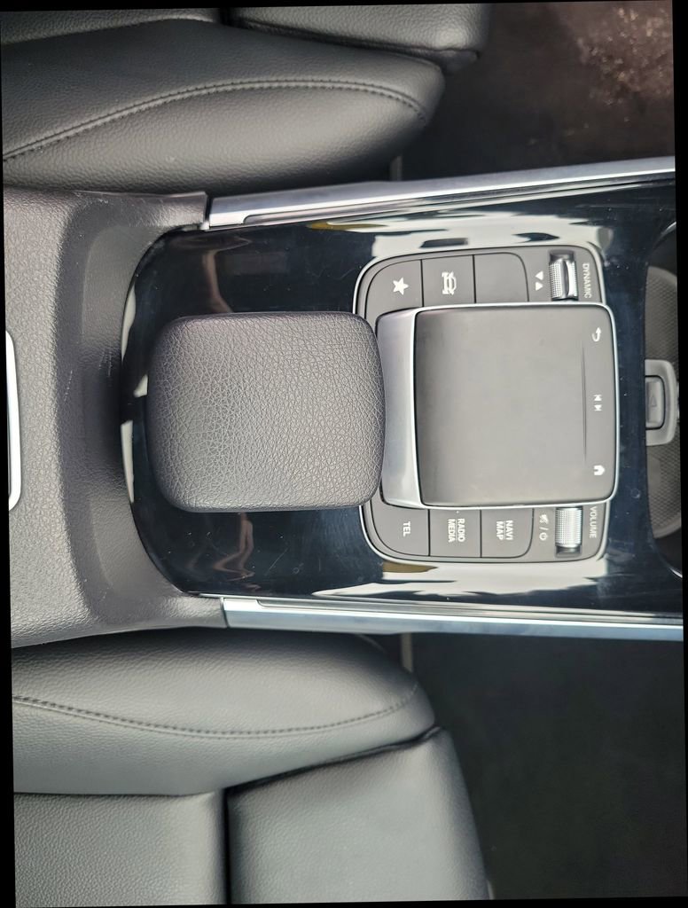 Used 2021 Mercedes-Benz GLB 250 w/ Premium Package image 21