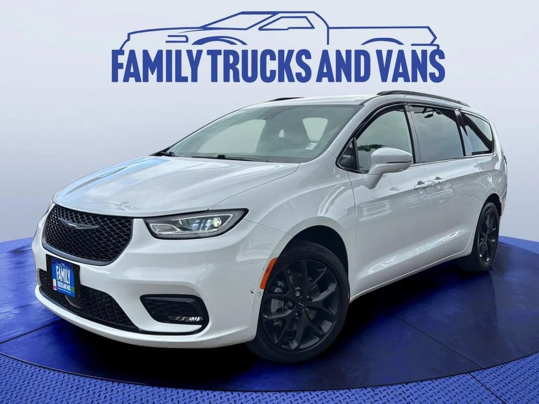 Used 2022 Chrysler Pacifica Touring-L w/ Uconnect Theater Family Group