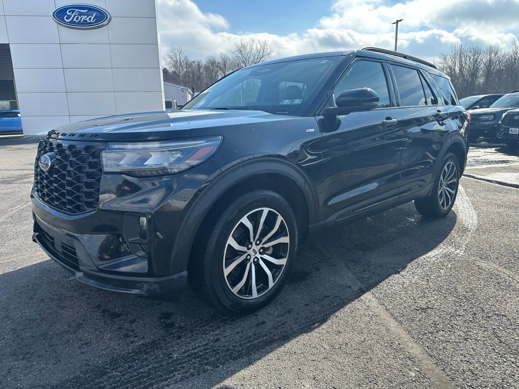 Used 2025 Ford Explorer ST-Line image 1