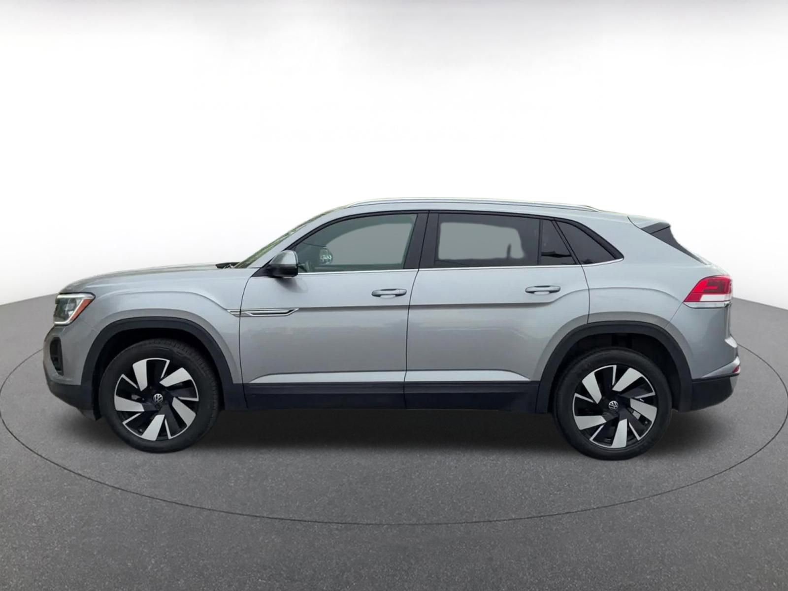 Used 2025 Volkswagen Atlas Cross Sport SE image 9