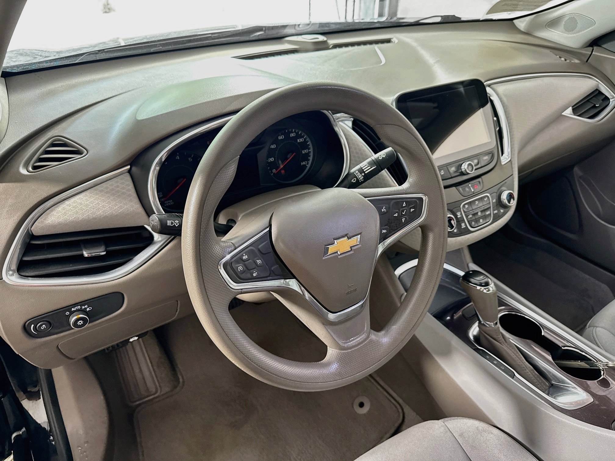 Used 2020 Chevrolet Malibu LT FWD image 12
