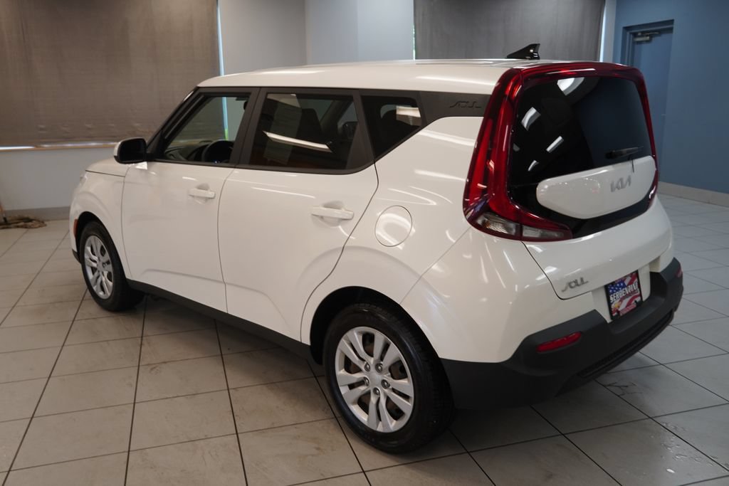 Used 2022 Kia Soul LX FWD image 11