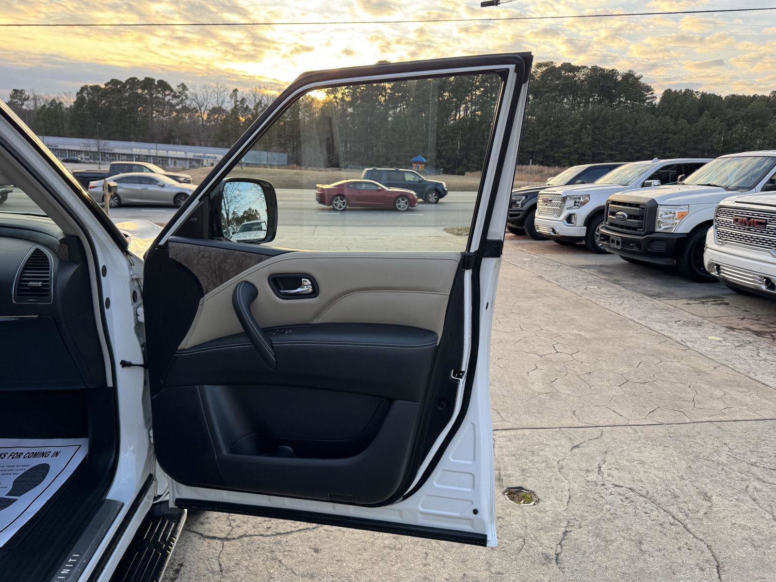 Used 2021 INFINITI QX80 Premium Select w/ All-Season Package image 18