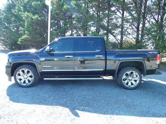 Used 2017 GMC Sierra 1500 Denali w/ Denali Ultimate Package AWD/4WD image 2