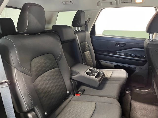 Used 2024 Nissan Pathfinder SV FWD image 13
