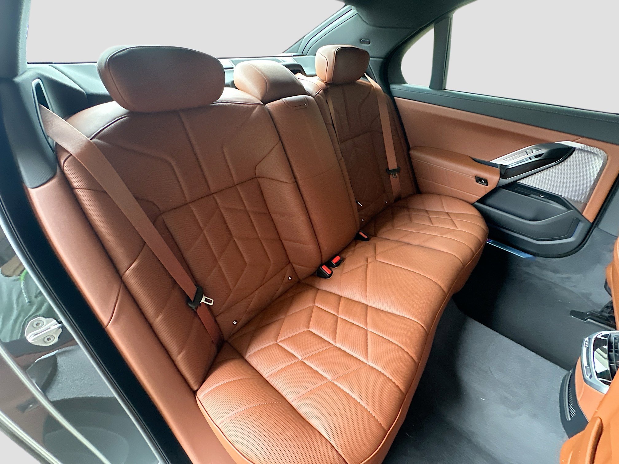 New 2026 BMW 750e xDrive w/ Premium Package image 23