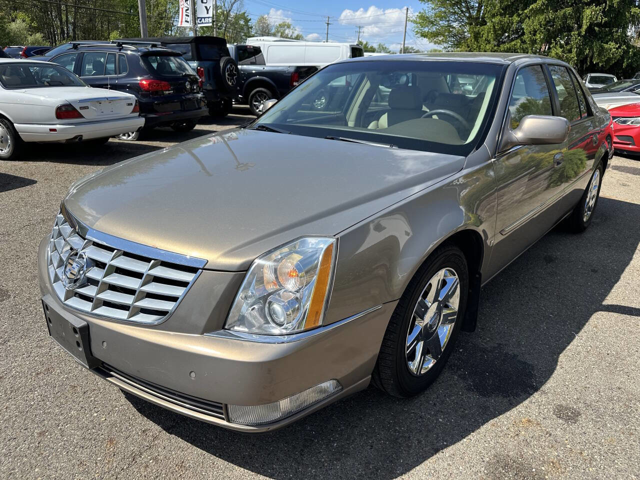 Used 2006 Cadillac DTS w/ Trunk Convenience Package FWD image 2