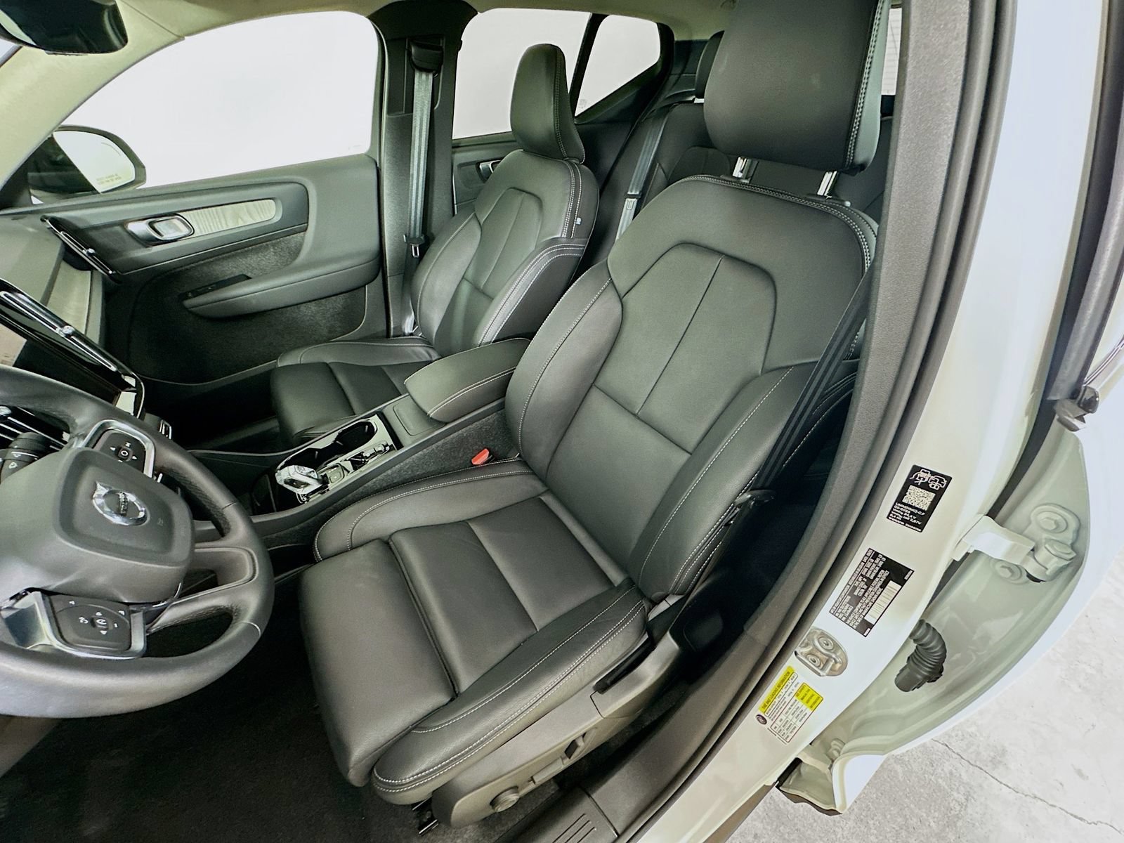 Used 2026 Volvo XC40 B5 Plus AWD/4WD image 33