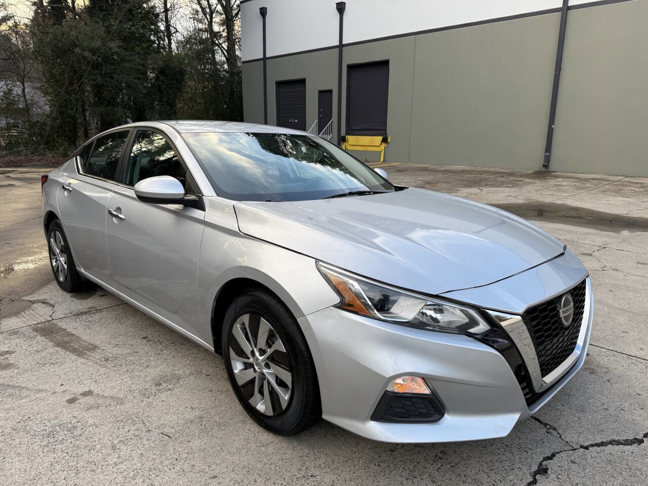 Used 2019 Nissan Altima 2.5 S image 1