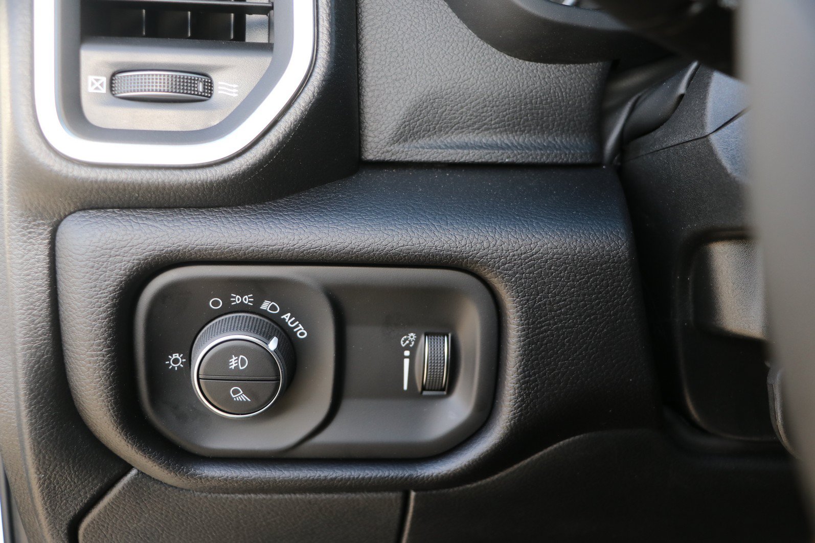 New 2026 RAM 2500 Big Horn AWD/4WD image 12