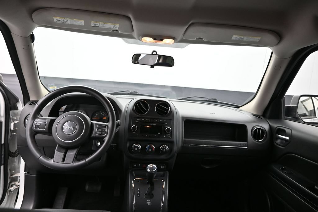 Used 2015 Jeep Patriot Latitude FWD image 16