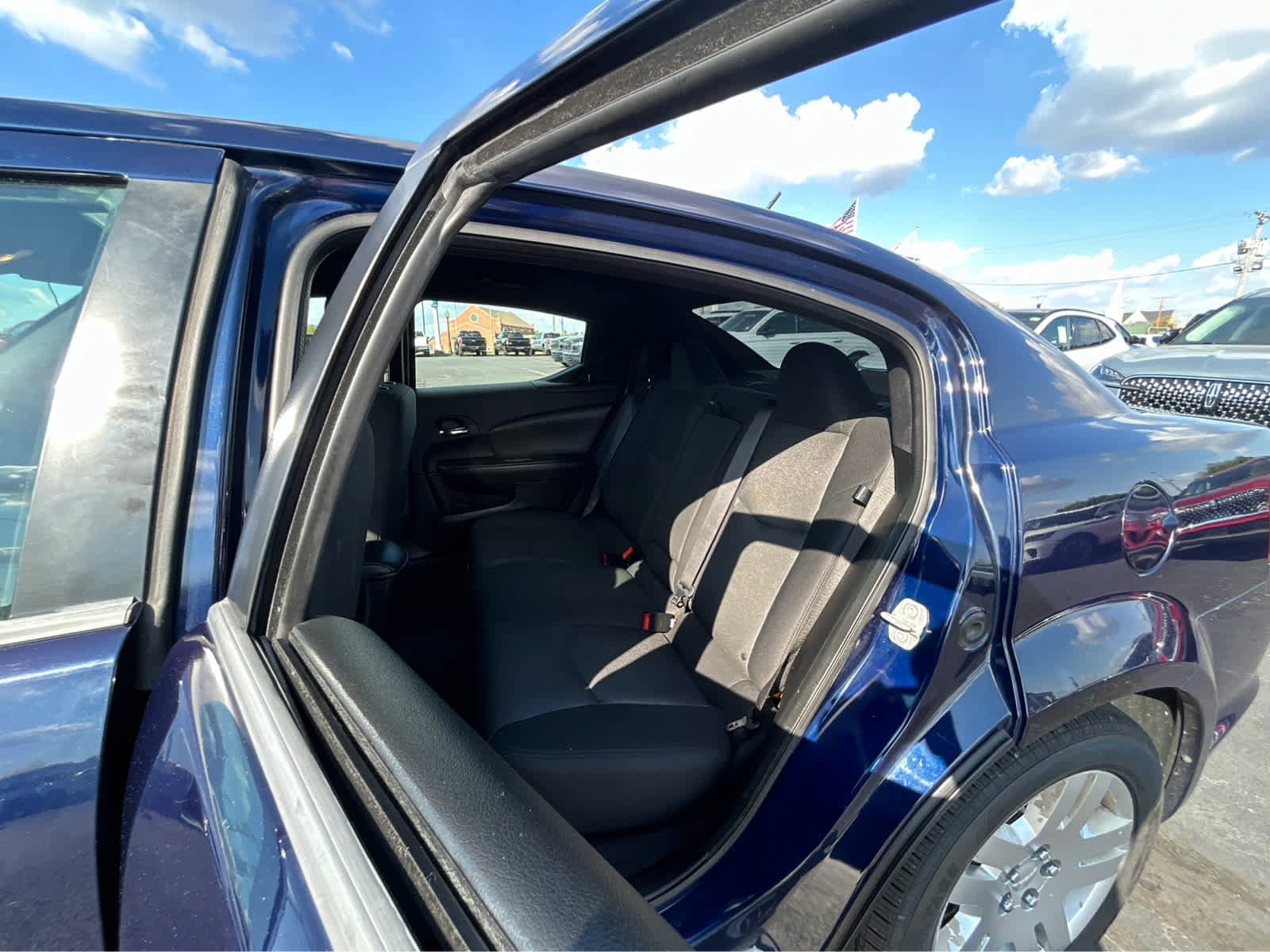 Used 2013 Dodge Avenger SE image 8