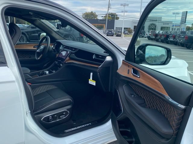 New 2025 Jeep Grand Cherokee L Summit AWD/4WD image 29