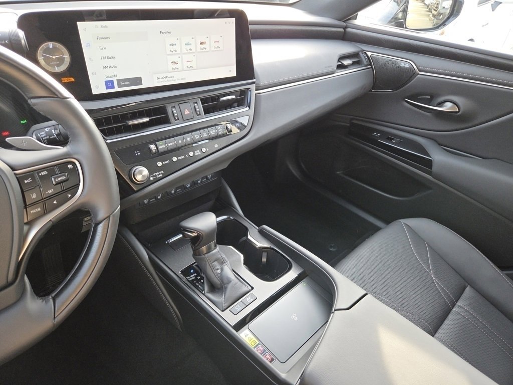 Certified 2024 Lexus ES 300h Ultra Luxury w/ Accessory Package (Z1) image 40