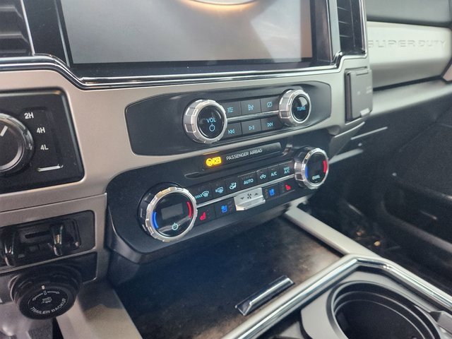 Used 2022 Ford F350 Lariat w/ Black Appearance Package image 18