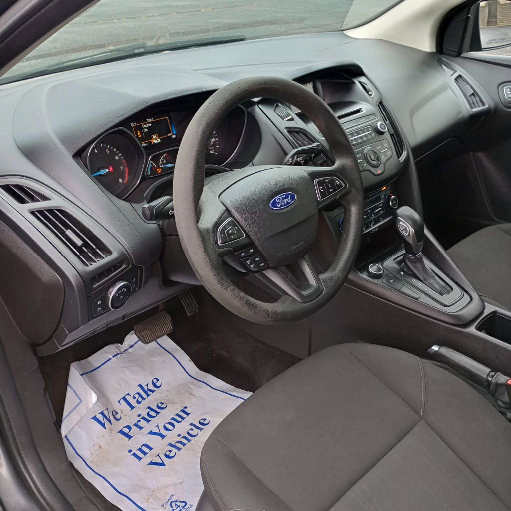Used 2017 Ford Focus SE image 9