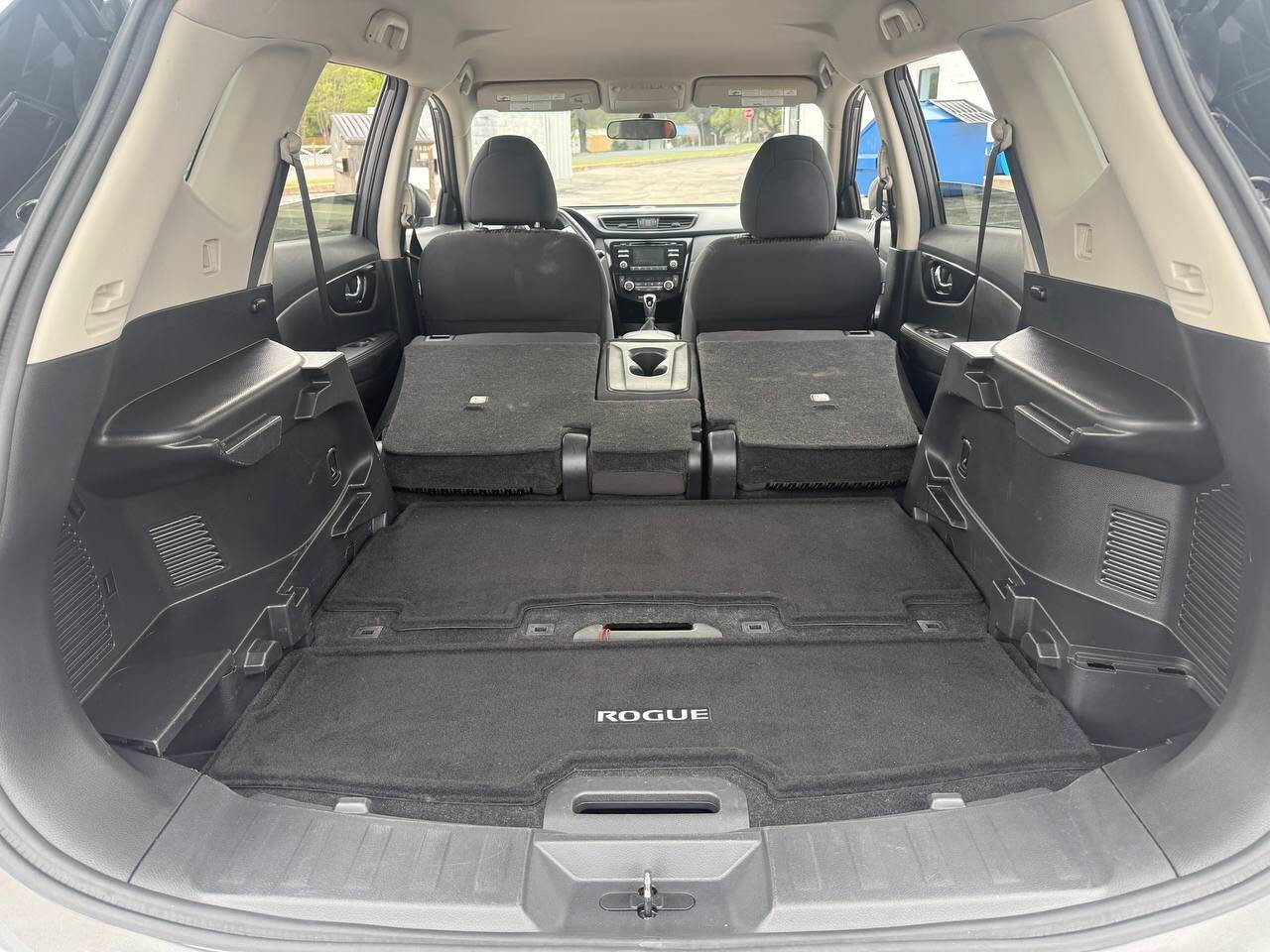 Used 2017 Nissan Rogue SV FWD image 30