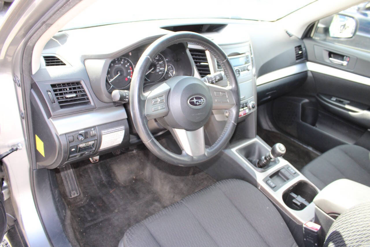 Used 2011 Subaru Outback 2.5i Premium w/ All-Weather Pkg AWD/4WD image 13