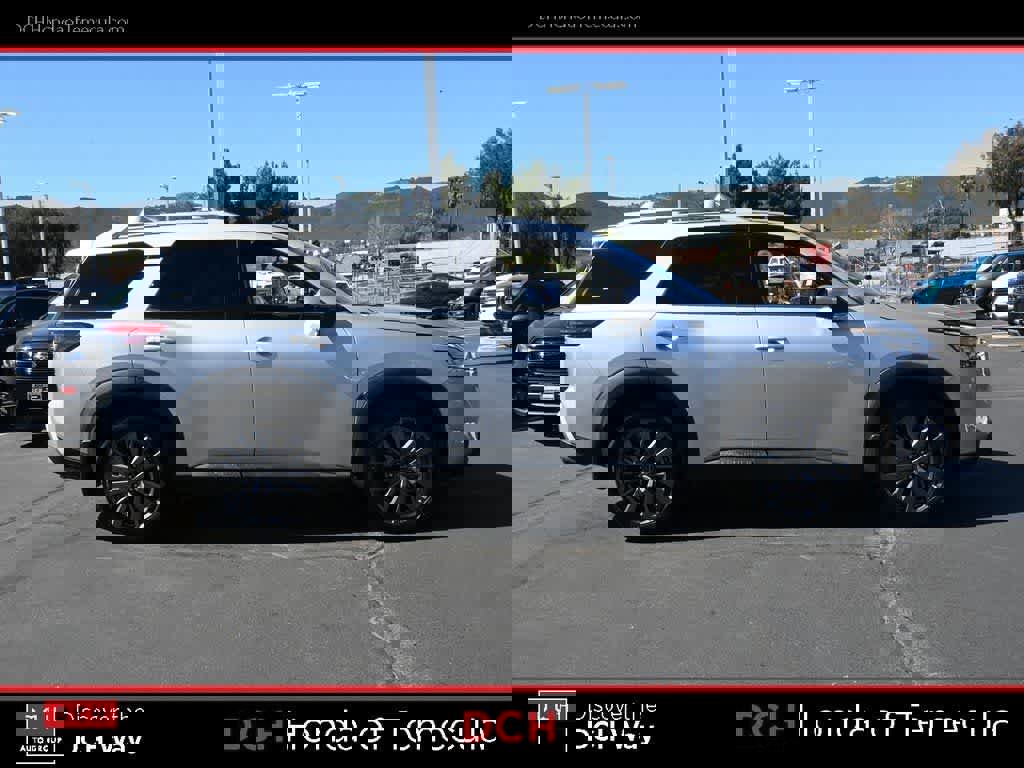 Used 2024 Nissan Pathfinder SL w/ SL Premium Package image 5