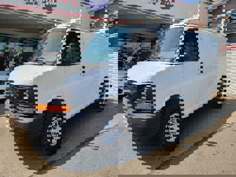 Used 2015 Chevrolet Express 2500 2500 3DR CARGO VAN /V8 image 1