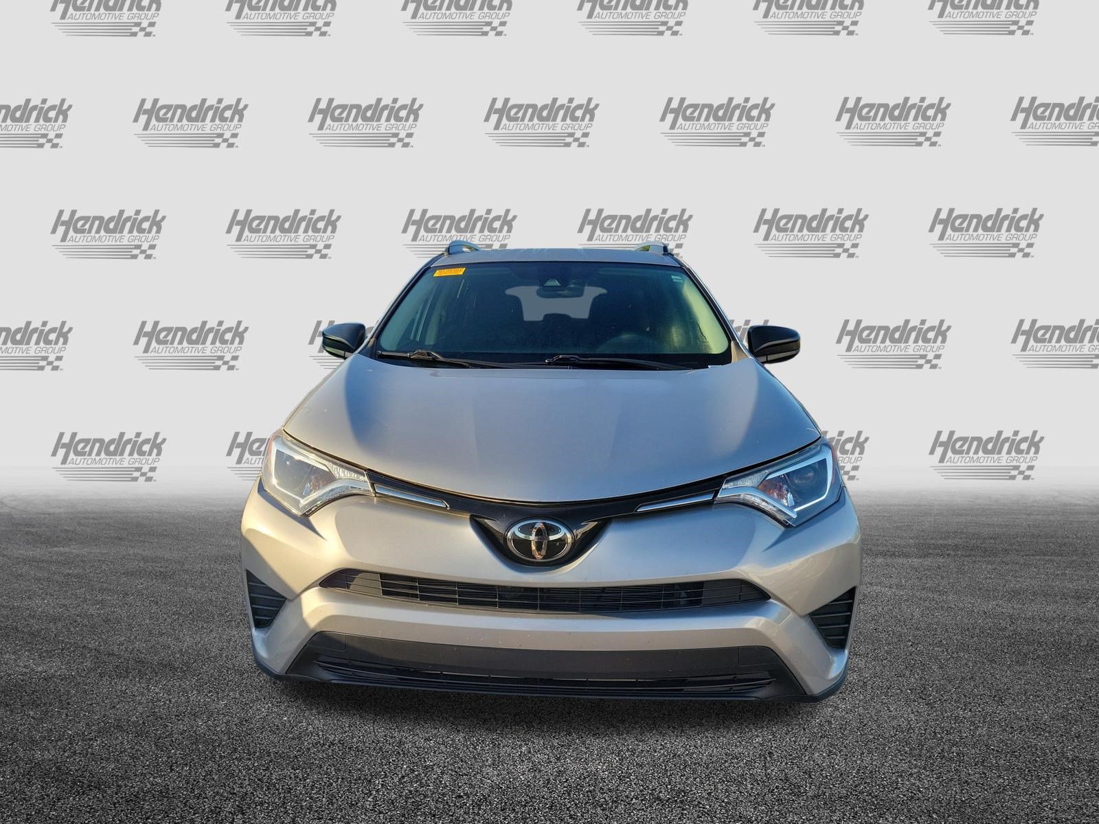 Used 2018 Toyota RAV4 LE FWD image 3