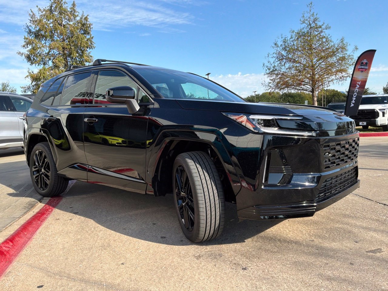 New 2026 Toyota RAV4 XSE AWD/4WD image 4