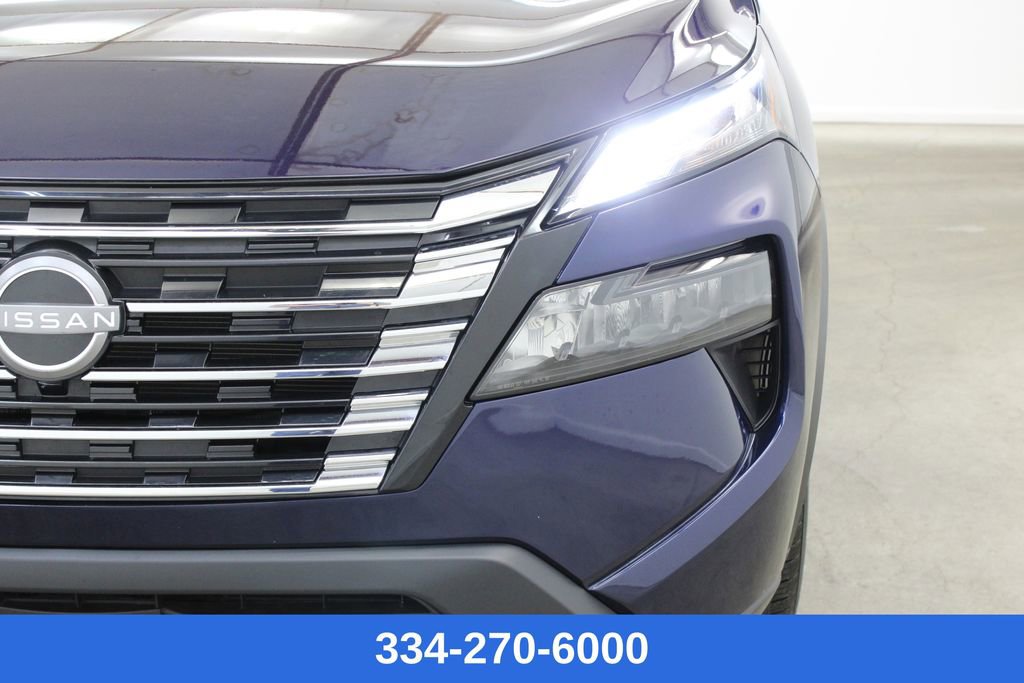 Certified 2025 Nissan Rogue SV image 7